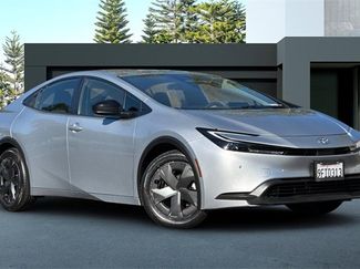 Used 2023 Toyota Prius LE video 2
