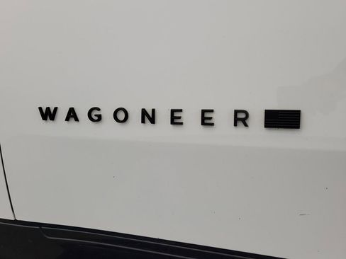 Used 2024 Jeep Wagoneer Series II RWD image 7