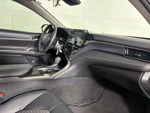 Used 2022 Toyota Camry SE FWD image 32