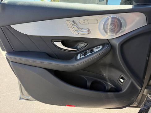 Used 2019 Mercedes-Benz GLC 300 4MATIC image 13