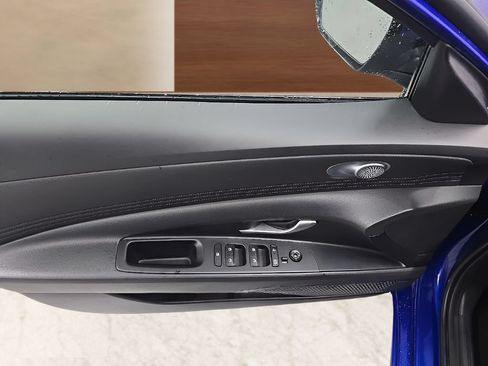 Certified 2025 Hyundai Elantra Limited FWD image 10