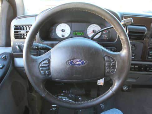 Used 2005 Ford F350 Lariat RWD image 15