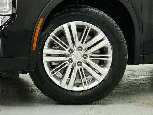 Used 2024 Mitsubishi Outlander ES FWD image 3
