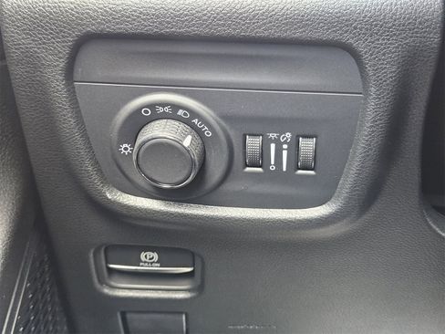 New 2025 Jeep Grand Cherokee L Altitude image 24