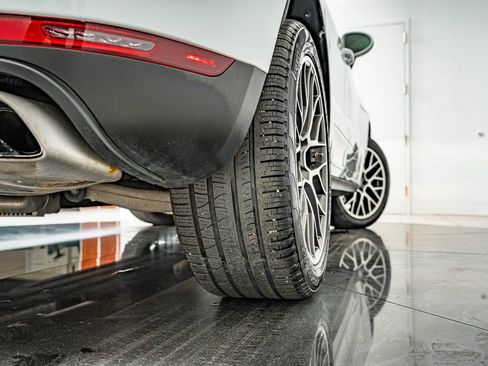 Used 2018 Porsche Macan AWD/4WD image 50