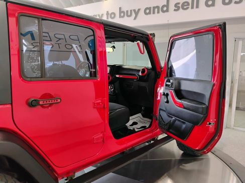 Used 2015 Jeep Wrangler Unlimited Sport w/ Connectivity Group AWD/4WD image 40