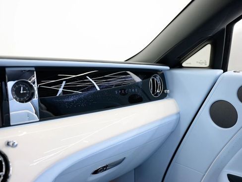 Used 2025 Rolls-Royce Spectre AWD/4WD image 42