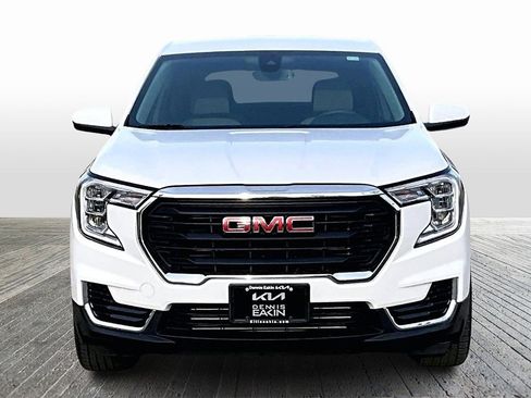 Used 2023 GMC Terrain SLE image 3