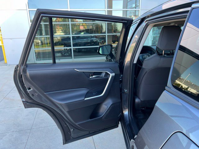Used 2022 Toyota RAV4 XLE w/ Convenience Package AWD/4WD image 29