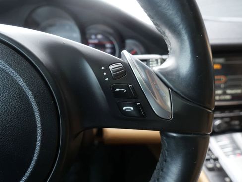 Used 2016 Porsche Panamera 4S image 17