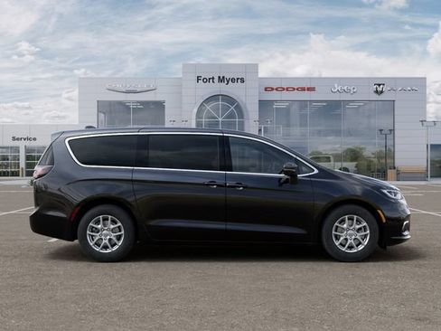 New 2026 Chrysler Pacifica Select FWD image 21