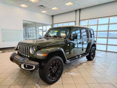 Used 2023 Jeep Wrangler Unlimited Sahara w/ Cold Weather Group image 8