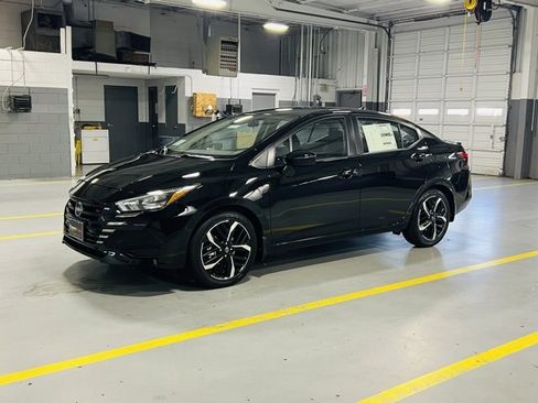 New 2025 Nissan Versa SR w/ Trunk Package image 11