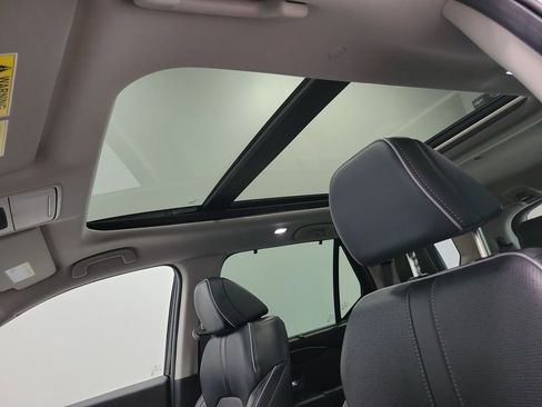 Used 2025 Honda Pilot Elite image 5