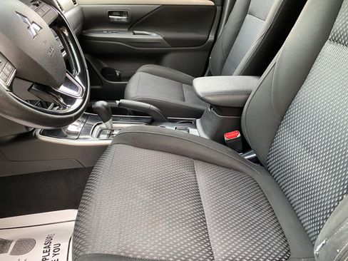 Used 2017 Mitsubishi Outlander ES image 29