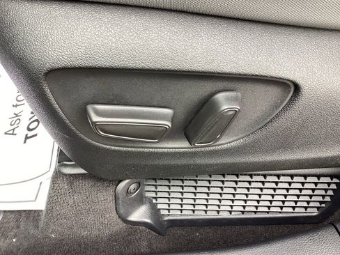 Used 2025 Toyota Sienna LE image 17