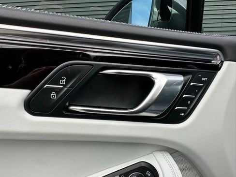 Used 2022 Porsche Macan image 20