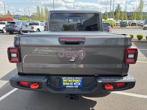 Used 2025 Jeep Gladiator Mojave image 7