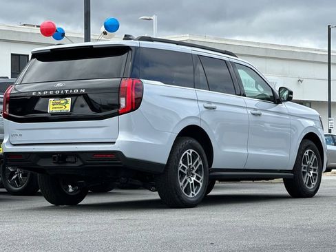 New 2026 Ford Expedition Active image 4