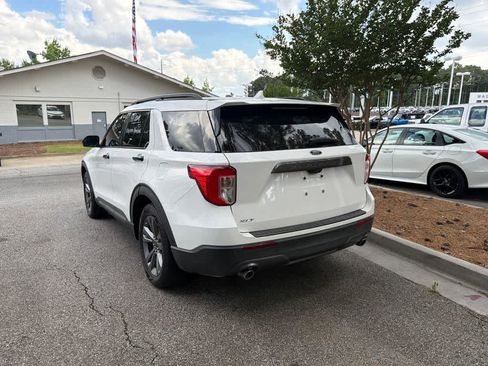 Used 2022 Ford Explorer XLT w/ Equipment Group 202A RWD image 9