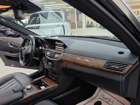 Used 2011 Mercedes-Benz E 550 Sedan image 22