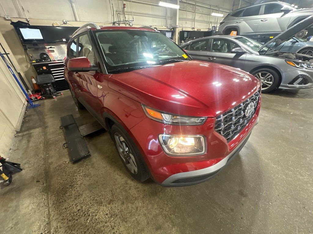 Certified 2024 Hyundai Venue SEL FWD image 1