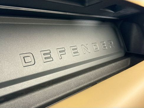 Used 2025 Land Rover Defender 130 S image 24