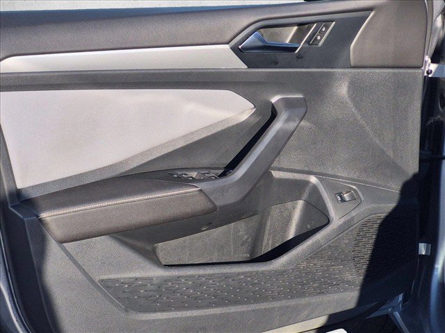 Used 2025 Volkswagen Jetta SE FWD image 25
