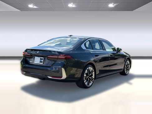 Used 2024 BMW 530i w/ Premium Package RWD image 9