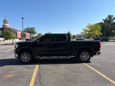 Used 2021 GMC Sierra 1500 SLT AWD/4WD image 2