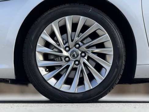 Used 2019 Lexus ES 350 Ultra Luxury image 17