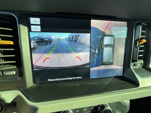 Used 2023 Ford Bronco Badlands image 9