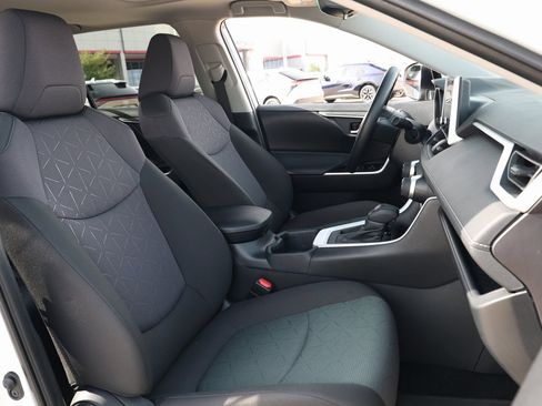 Used 2025 Toyota RAV4 XLE image 28