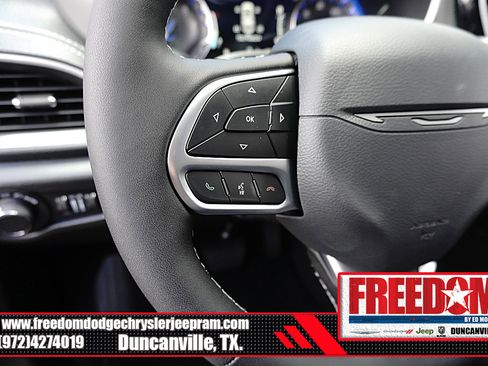 New 2027 Chrysler Pacifica Select FWD image 27