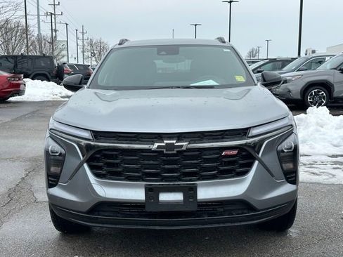 Used 2025 Chevrolet Trax RS w/ Driver Confidence Package image 2