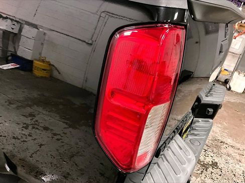 Used 2020 Nissan Frontier SV w/ Midnight Edition Floor Mats image 20