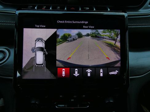 Used 2021 Jeep Grand Cherokee L Limited w/ Luxury Tech Group II AWD/4WD image 19