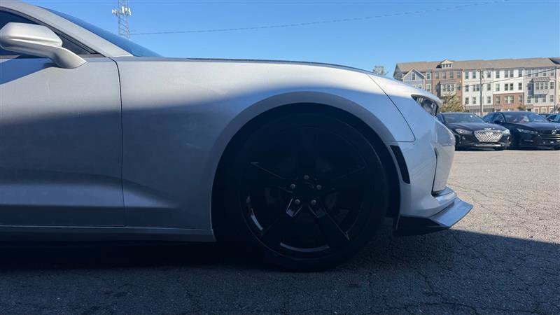 Used 2019 Chevrolet Camaro LT RWD image 5