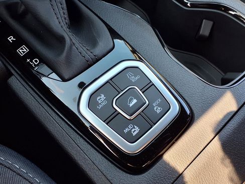 New 2026 Nissan Frontier SV image 18