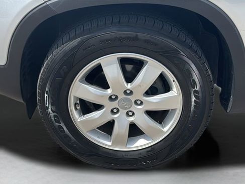 Used 2012 Kia Sorento LX w/ Convenience Pkg FWD image 8