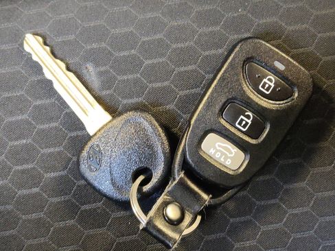 Used 2020 Hyundai Elantra SEL w/ Cargo Package (C1) FWD image 32