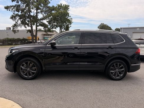 Used 2022 Volkswagen Tiguan SE FWD image 9