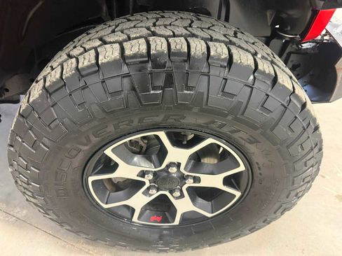 Used 2022 Jeep Wrangler Rubicon w/ Cold Weather Group AWD/4WD image 12
