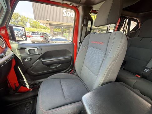 Used 2019 Jeep Wrangler Unlimited Rubicon w/ Dual Top Group AWD/4WD image 22
