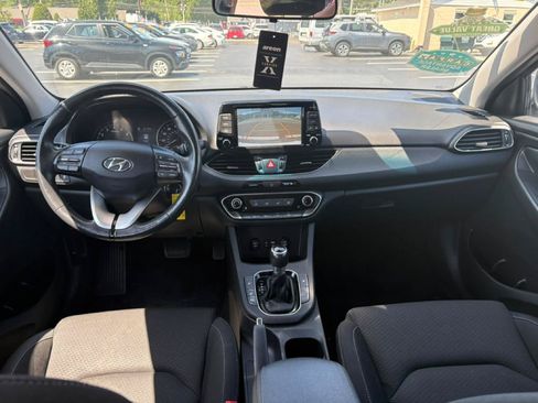 Used 2019 Hyundai Elantra GT FWD image 14