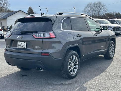 Used 2019 Jeep Cherokee Latitude Plus w/ Comfort/Convenience Group image 3