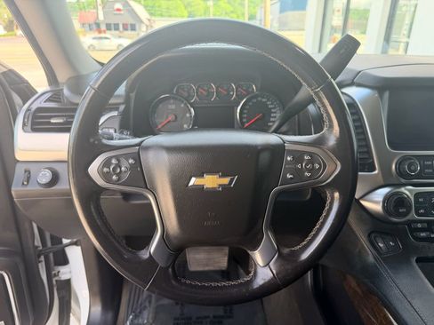 Used 2018 Chevrolet Suburban LT RWD image 18