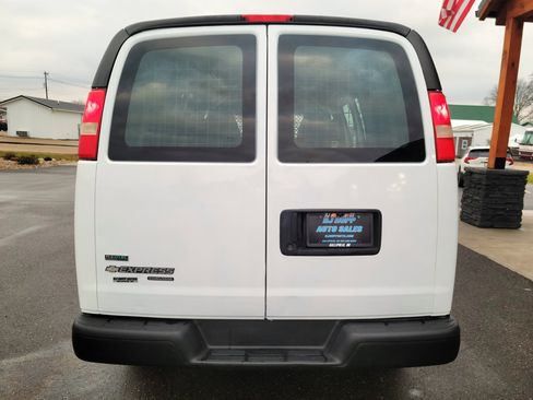Used 2011 Chevrolet Express 2500 image 5