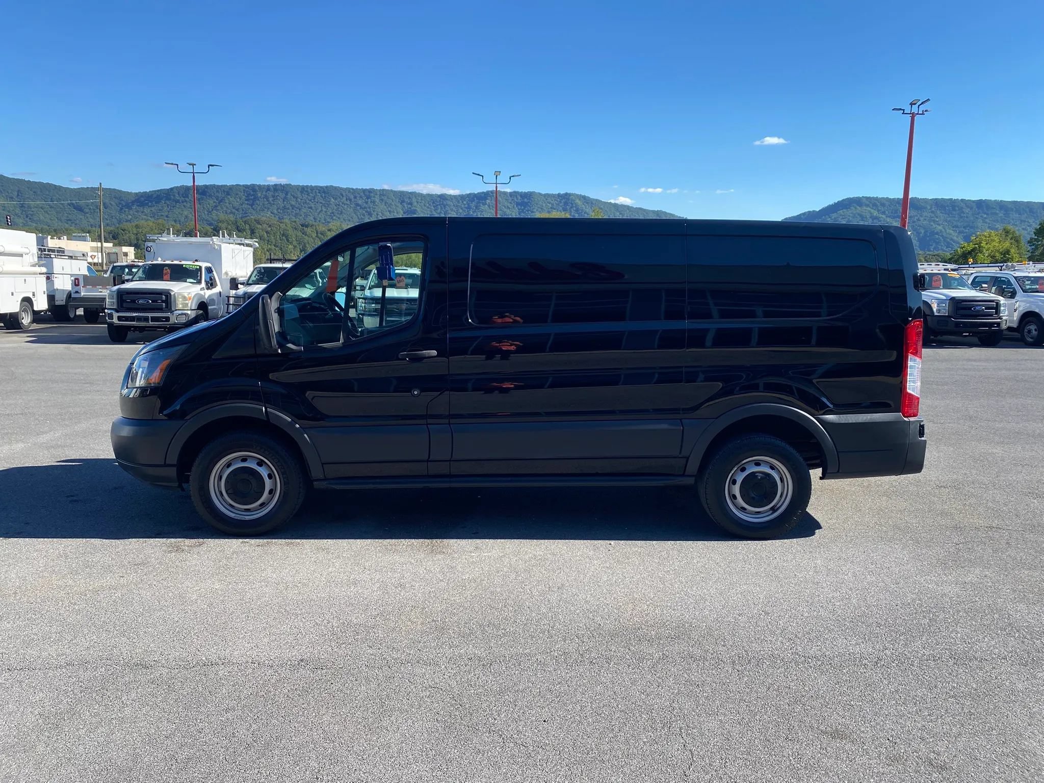 Used 2018 Ford Transit 150 130 Low Roof RWD image 5