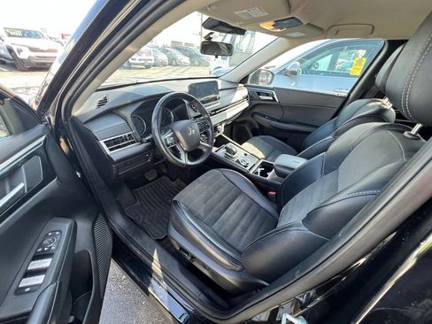 Used 2024 Mitsubishi Outlander SE Black Edition FWD image 5